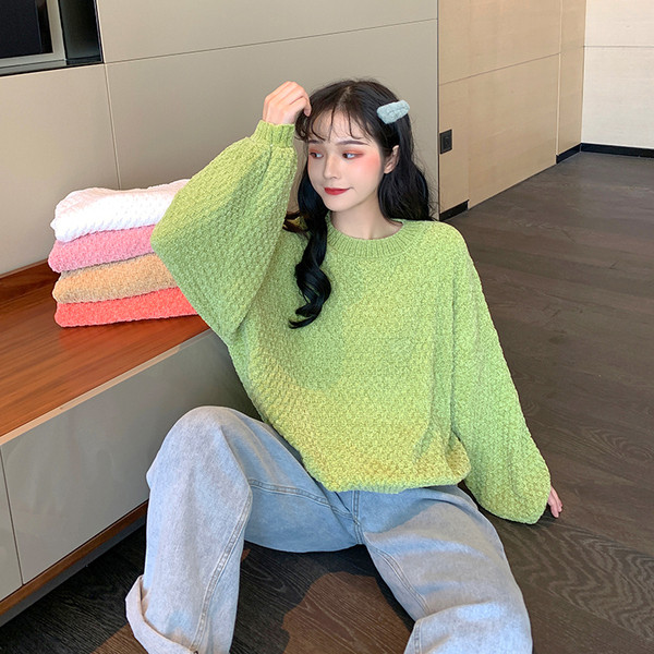 Női széles pulóver ovális nyakkivágással, több színben