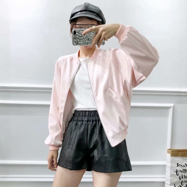 Vékony tavaszi-őszi kabát rózsaszín és zöld színben, fényes hatással