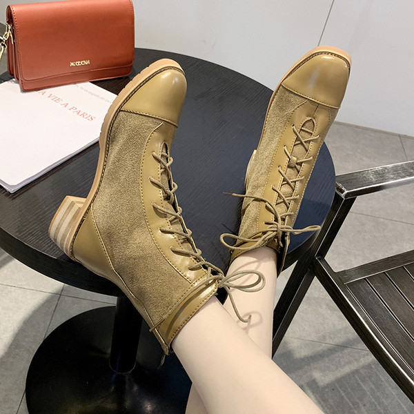 Γυναικείες μπότες με χοντρό τακούνι και  κορδόνια σε μπεζ και μαύρο χρώμα