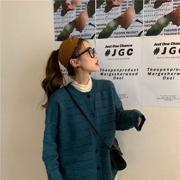 Női kardigán kék és piros színben, gombokkal