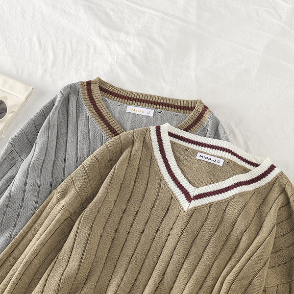 Alkalmi női pulóver spitz nyakkivágással, két színben