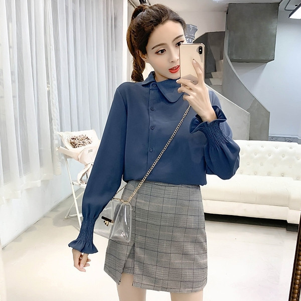 Stílusos női ing két színben, gombokkal és hosszú ujjú