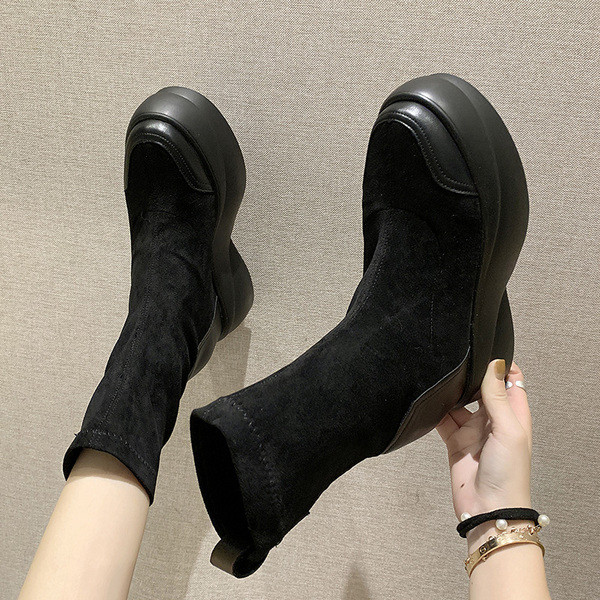 Cizme elegante de dama din piele intoarsa