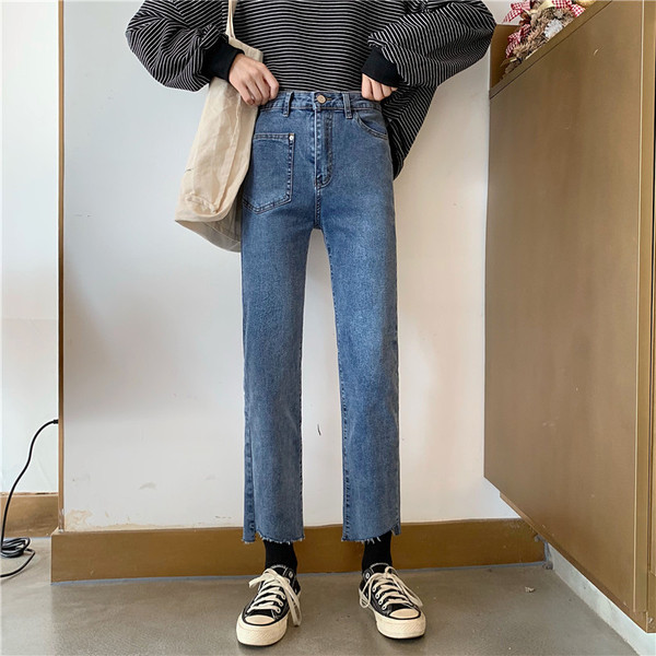 Női farmer kék színben, zsebbel és magas derékkal