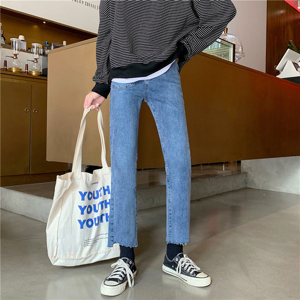 Női farmer kék színben, zsebbel és magas derékkal