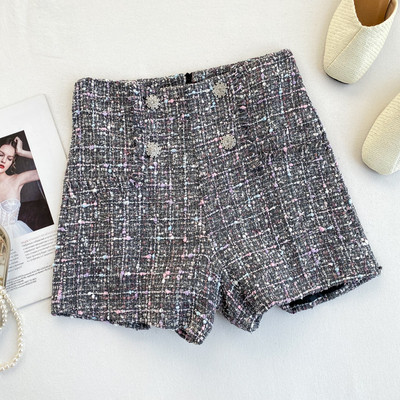 Modern női rövidnadrág gombokkal, három színben