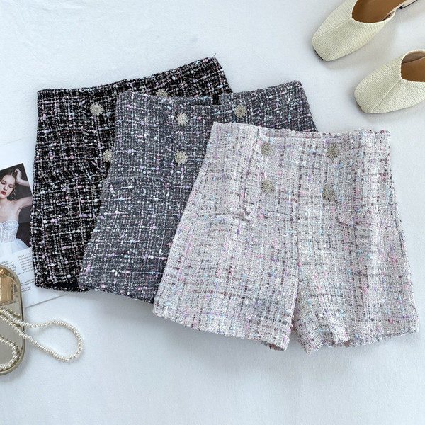 Modern női rövidnadrág gombokkal, három színben