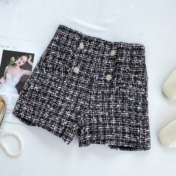 Modern női rövidnadrág gombokkal, három színben