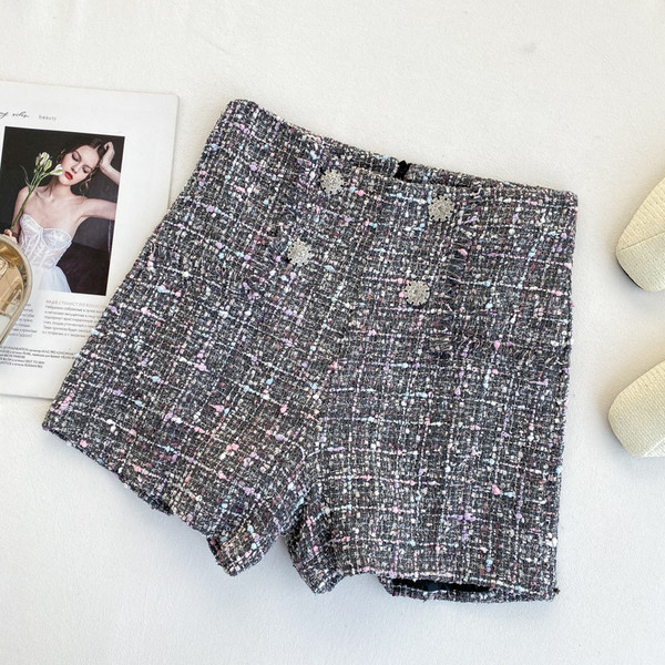 Modern női rövidnadrág gombokkal, három színben