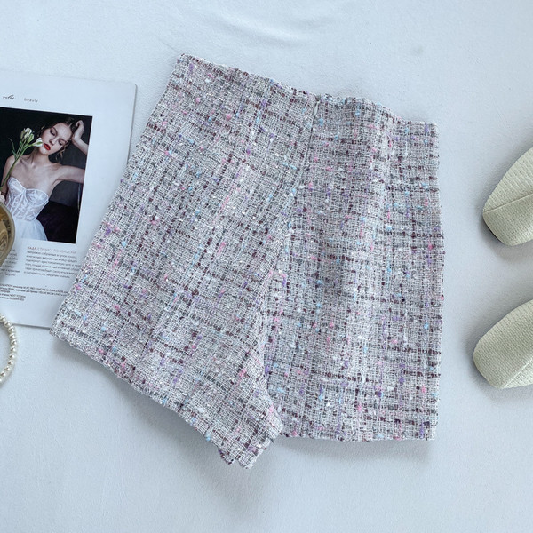 Modern női rövidnadrág gombokkal, három színben