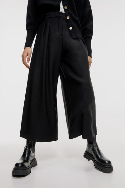 Дамски широк панталон с висока талия в черен цвят