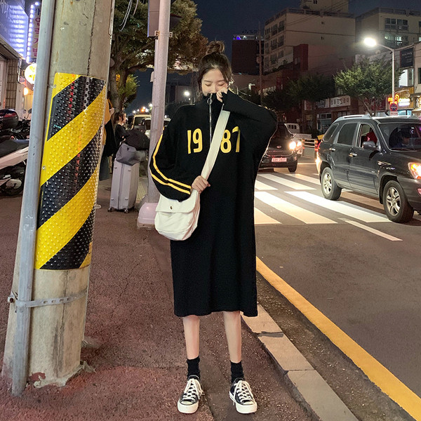 Női széles alkalmi ruha szürke és fekete színben, magas gallérral