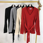 Hosszú pulóver spitz nyakkivágással és nyakkendővel több színben