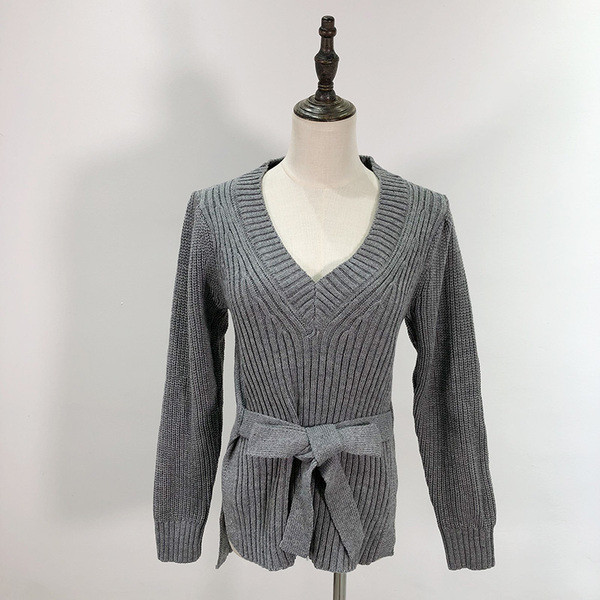 Hosszú pulóver spitz nyakkivágással és nyakkendővel több színben