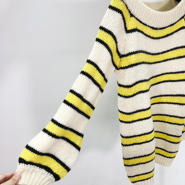 Hosszú csíkos női pulóver csónakos nyakkivágással