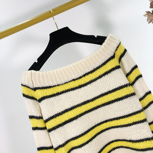 Hosszú csíkos női pulóver csónakos nyakkivágással