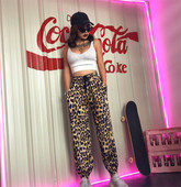 Pantaloni moderni de dama cu model animal si cravate maro