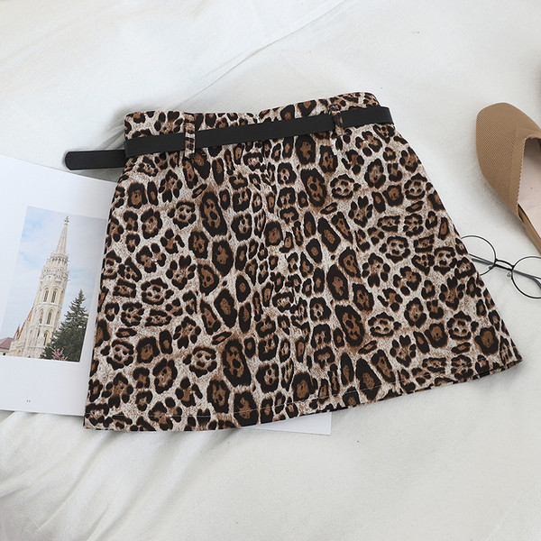 Rövid női szoknya övvel és leopárd mintával több színben