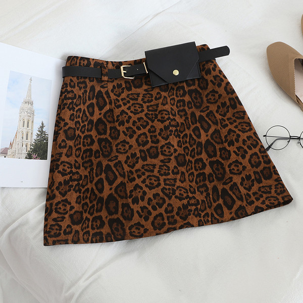 Rövid női szoknya övvel és leopárd mintával több színben