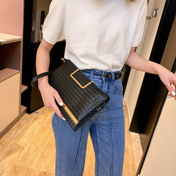 Női kuplung fogantyúval fehér, szürke és fekete színben