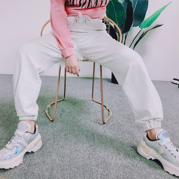 Модерен дамски панталон с връзки и висока талия в бял цвят