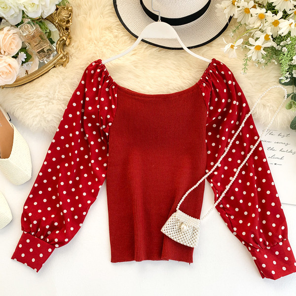 Modern női blúz kerek nyakkivágással, pöttyös ujjakkal, több színben