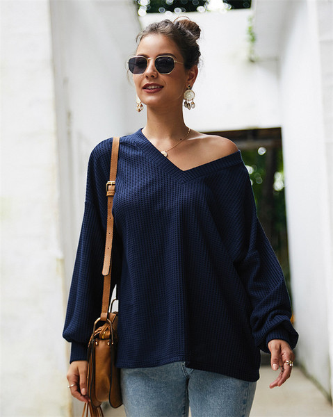 Új modell női blúz spitz nyakkivágással - széles modell kék, fehér és zöld színben