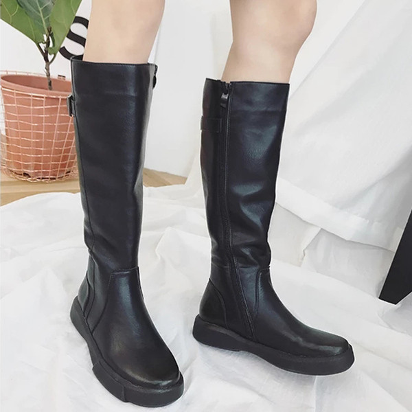 Lapos talpú női bőrcsizma fekete és barna színben