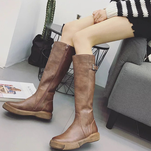 Lapos talpú női bőrcsizma fekete és barna színben