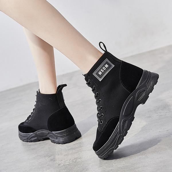 Cizme de toamna de dama din piele intoarsa cu talpa aspra in roz, bej si negru