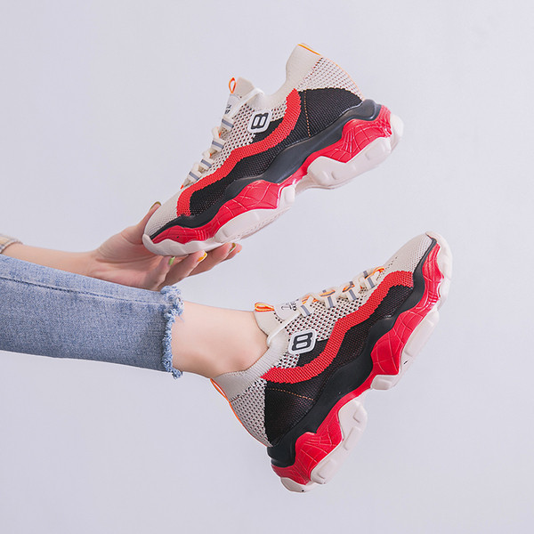 Aktuális női tornacipő durva talppal több színben