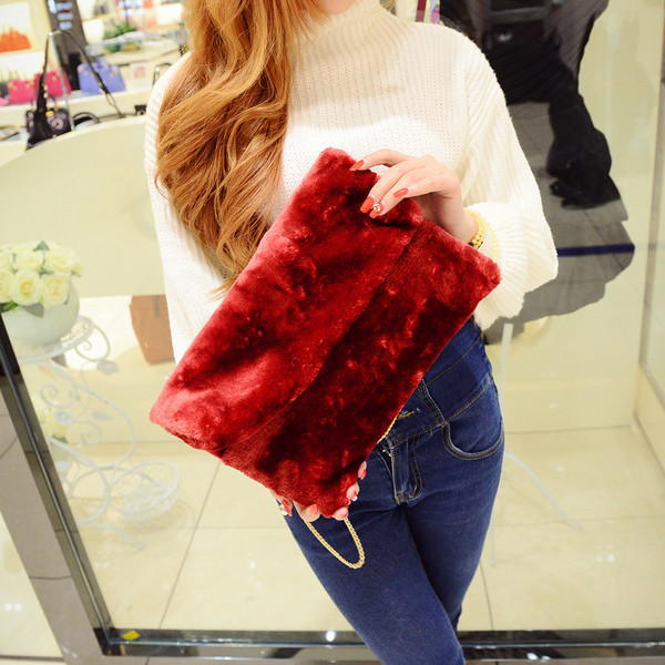 clutch modern de pluș în argintiu, negru, roșu și gri