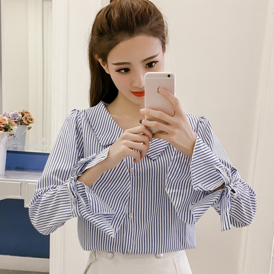 Cămașă de damă în dungi cu mâneci lungi și guler clasic