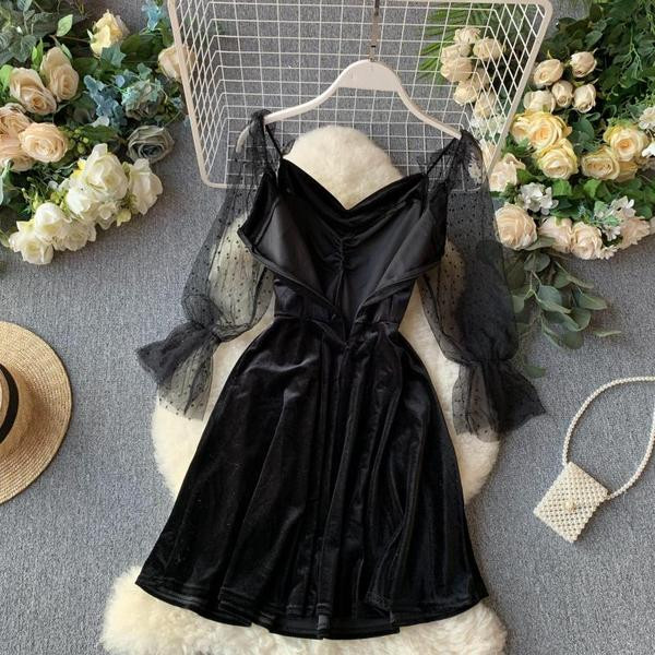 Rochie de dama din catifea cu nasturi de culoare neagra