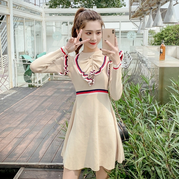 Alkalmi női ruha két színben, hosszú ujjal és gombbal