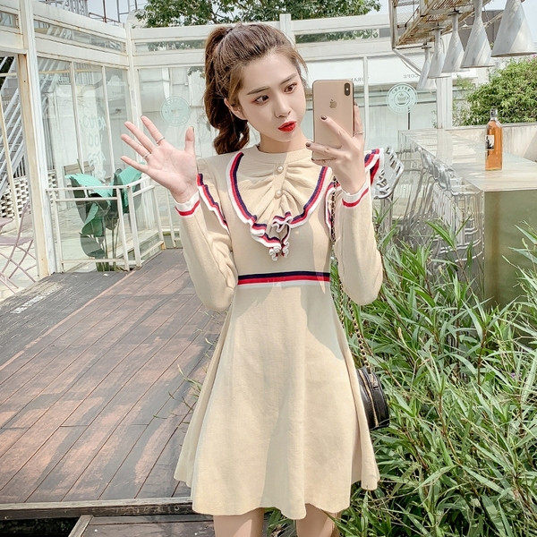 Alkalmi női ruha két színben, hosszú ujjal és gombbal