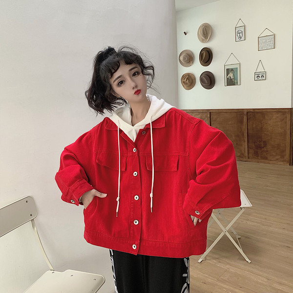 Női széles, piros színű kabát gombokkal