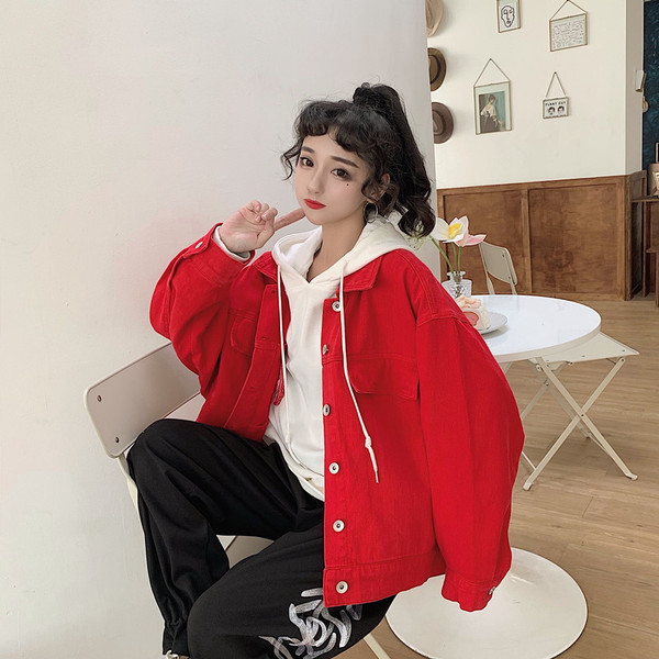 Női széles, piros színű kabát gombokkal