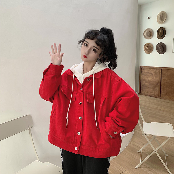 Női széles, piros színű kabát gombokkal