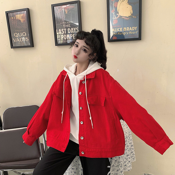 Női széles, piros színű kabát gombokkal