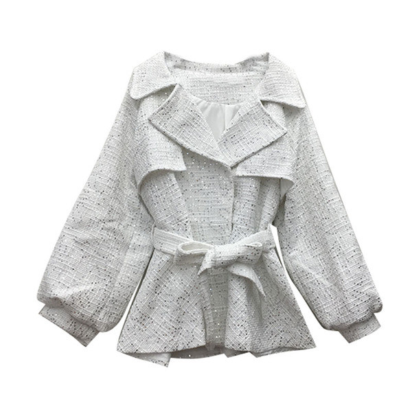 Palton elegant de dama cu efect stralucitor si curea in alb-negru