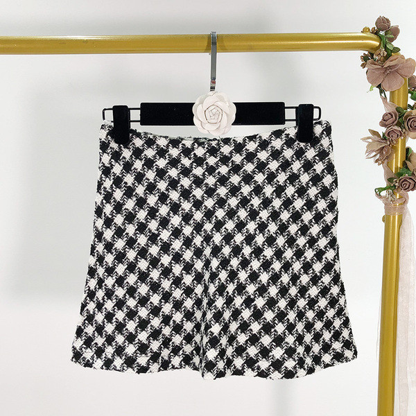 Fekete-fehér rövid kockás szoknya magas derékkal