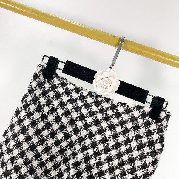 Fekete-fehér rövid kockás szoknya magas derékkal