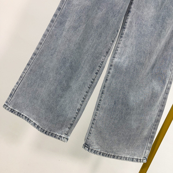 Blugi lungi de dama de culoare deschisa cu talie inalta si nasturi - model larg