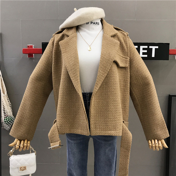 Női alkalmi kabát fekete, barna és fehér övvel