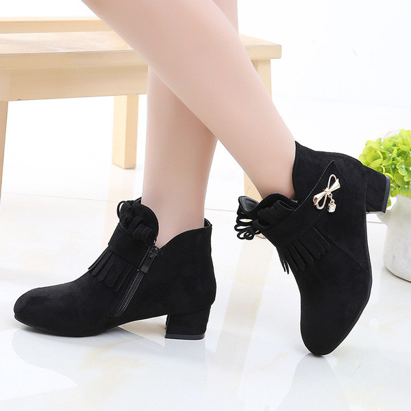 Cizme elegante pentru copii din piele intoarsa cu toc jos si panglica element metalic in diferite culori