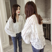 Camasa de dama actuala in trei culori cu dantela si decolteu in V