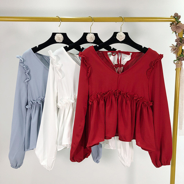 Rövid női blúz spitz nyakkivágással, hátul megkötős - három színben