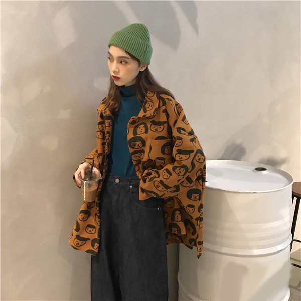 Női modern hosszú kabát barna színben, mintával