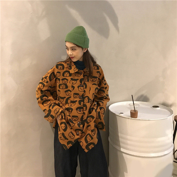 Női modern hosszú kabát barna színben, mintával